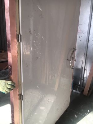 Pintu MRI Terlindung RF Medis dengan Efisiensi Perisai 100dB untuk rentang frekuensi 10-130MHz dan operasi ayunan manual