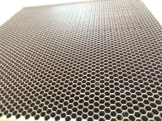 5.2mm Ukuran Sel Baja Honeycomb Vent Emi Terlindung Kandang Faraday 50mm Ketebalan