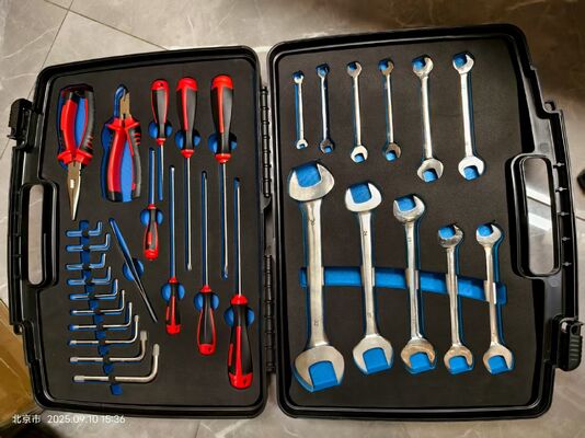Perlengkapan non-magnetik tahan lama yang dilengkapi dengan alat titanium dan kasus plastik keras yang memastikan keamanan di daerah sensitif magnetik