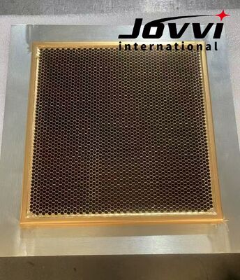Struktur Pembimbing Gelombang Honeycomb Pembimbing Gelombang Dirancang dengan Perisai Kandang Faraday Memastikan Kinerja dalam Sistem RF dan Mikrowave